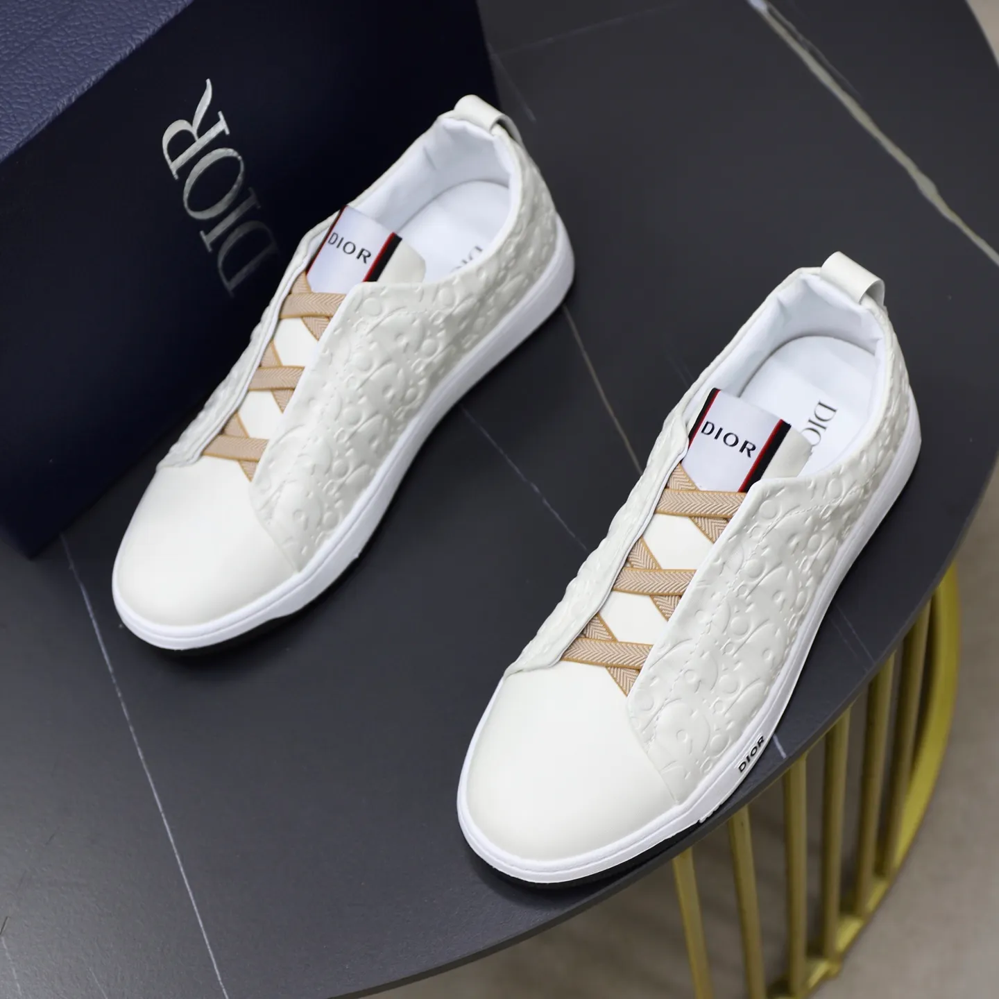 Ex-factory price: 442💰🙅‍♂️🙅‍♂️🙅‍♂️ Brand: Dior DIOR Standard code: 38-44 (45 customized) Grade: Same as the official website Material: Original leather splicing, comfortable and breathable lining, original wear-resistant outsole Style category: Men's fashionable casual shoes, running shoes, noble luxury brand elements, top luxury Color: actual picture color